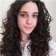 Laureata in Filologia moderna con lode, laurea pregressa in Lettere moderne con certificazione C1 conseguita all'estero impartisce lezioni di Latino, Italiano, Storia e Inglese